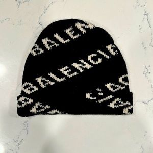 Balenciaga wool blend beanie 🖤